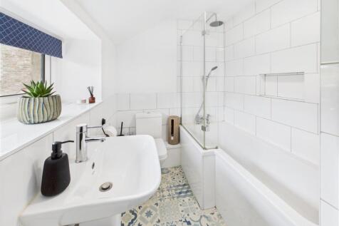 Family Bathroom.jpg