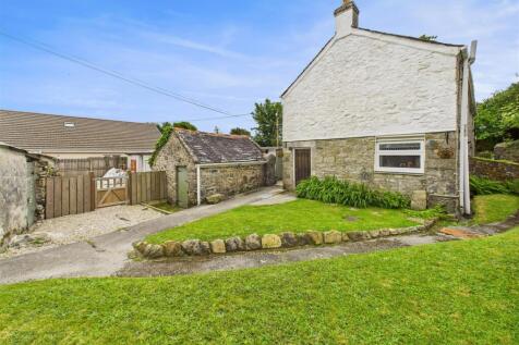 Side Garden and Outbuildings.jpg