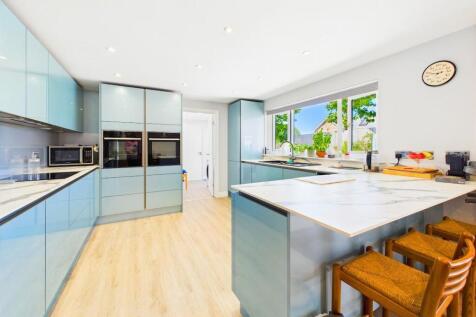 kitchen...jpg