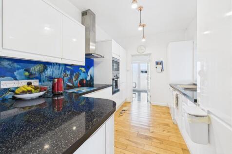KITCHEN / BREAKFAST ROOM