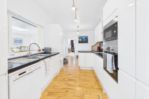 KITCHEN / BREAKFAST ROOM