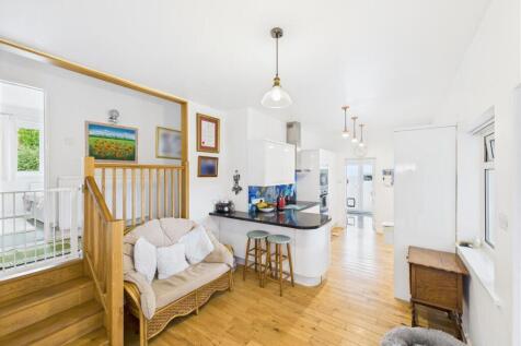 KITCHEN / BREAKFAST ROOM