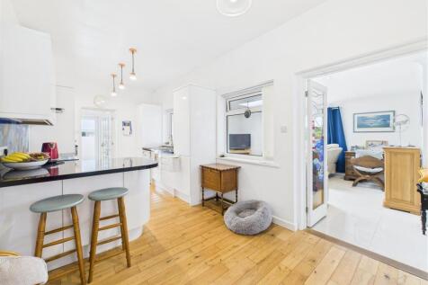 KITCHEN / BREAKFAST ROOM