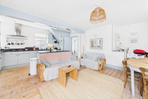 CAM05426G0-PR0027-STILL005.jpg