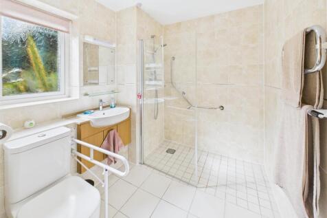 Ensuite to Bedroom One