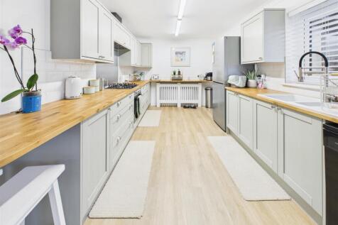 OPEN PLAN L SHAPED KITCHEN DINER