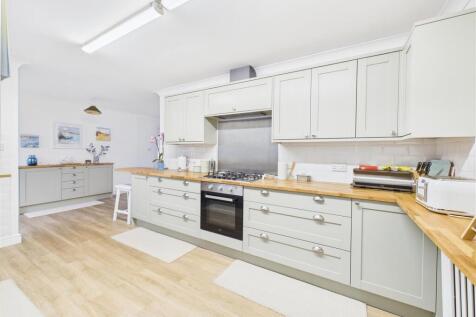 OPEN PLAN L SHAPED KITCHEN DINER