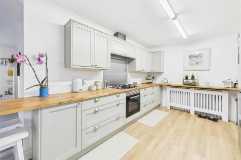OPEN PLAN L SHAPED KITCHEN DINER