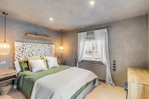 Bedroom 1a
