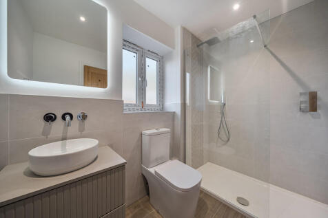 1382618-5-69258f2...