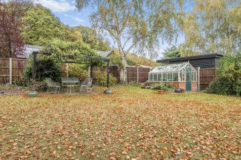 1373710-5-69038d1...