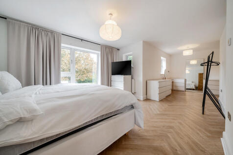 1362573-4-68ee668...