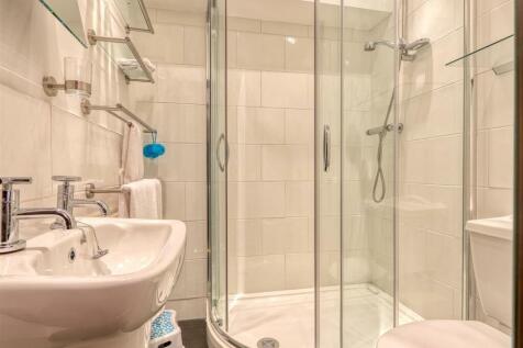 Main Building - Bedroom Three- Ensuite