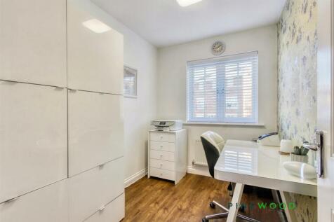 BEDROOM FIVE/OFFICE