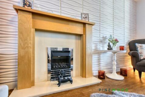 LOUNGE - FIREPLACE
