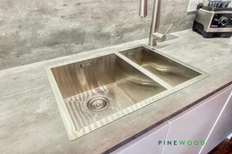 KITCHEN/UTILITY AREA