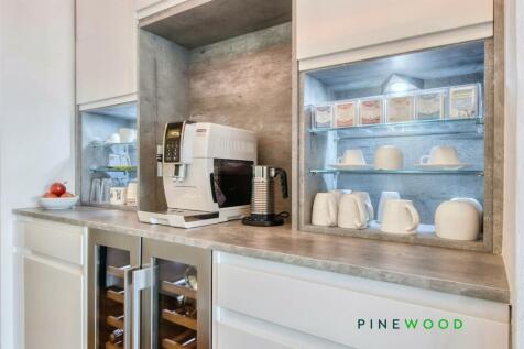 KITCHEN/UTILITY AREA