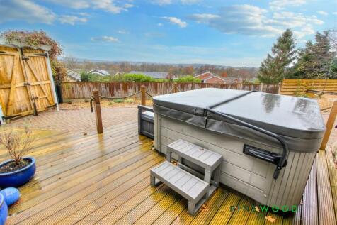SIDE - DECKING AND VIEWS