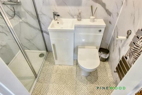 ANNEXE - SHOWER ROOM