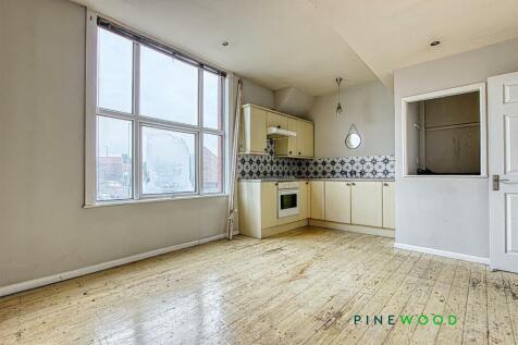 KITCHEN/LIVING ROOM