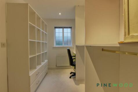WLK IN WARDROBE/STUDY