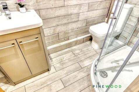 GROUND FLOOR SHOWER ROOM