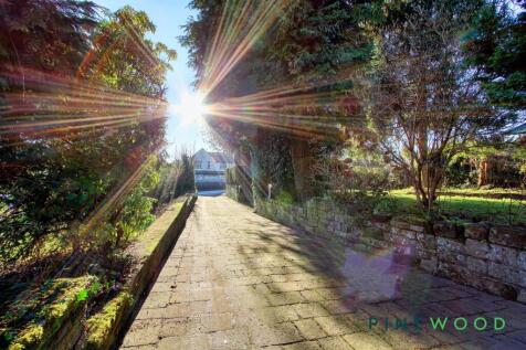 FRONT GARDEN - DRIVE