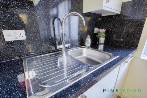 ANNEXE - KITCHEN/LIVING ROOM