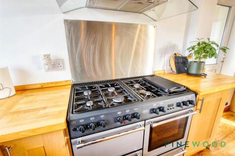 BREAKFAST  KITCHEN - RANGE  (HOUSE)