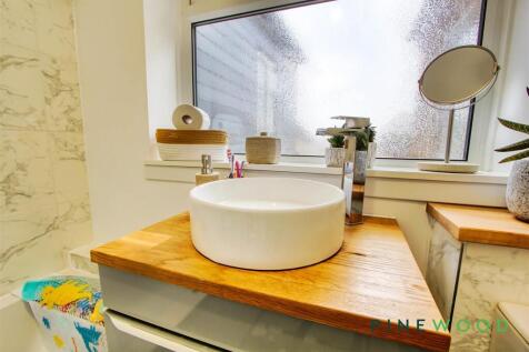 GROUND FLOOR BATHROOM