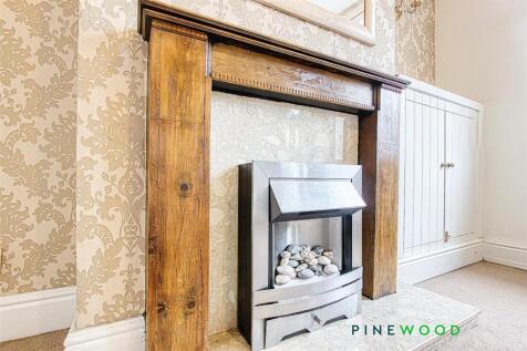 LOUNGE - FIREPLACE