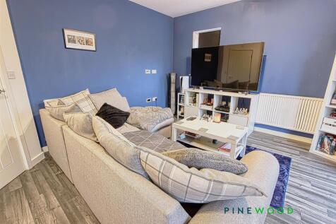 KITCHEN/LIVING ROOM