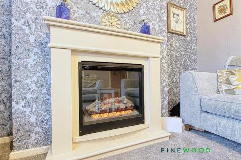 LOUNGE  - FIREPLACE