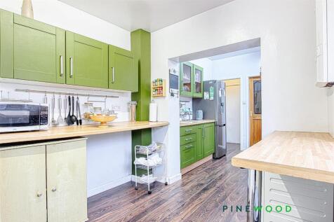 KITCHEN - UTILITY AREA