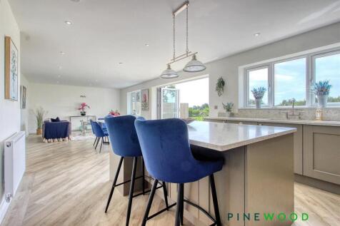 KITCHEN DINER-FAMILY ROOM