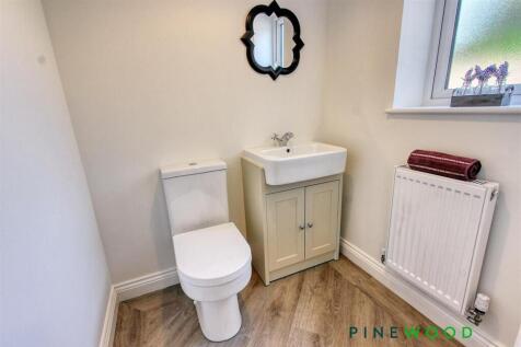 GROUND FLOOR W.C/CLOAKROOM