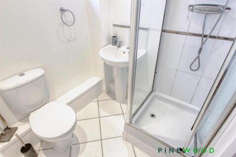 ENSUITE SHOWER ROOM