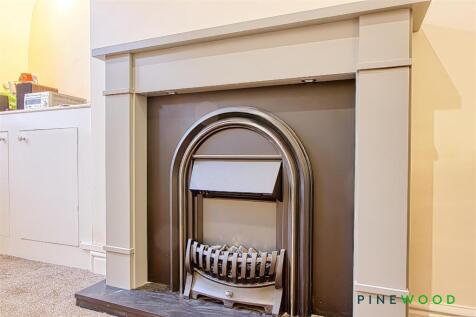 LOUNGE - FIREPLACE