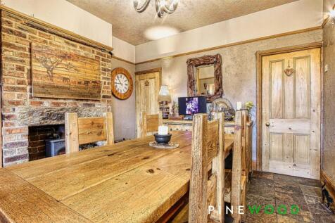dining/sitting room