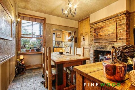 dining/sitting room