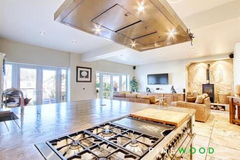 KITCHEN/FAMILY ROOM