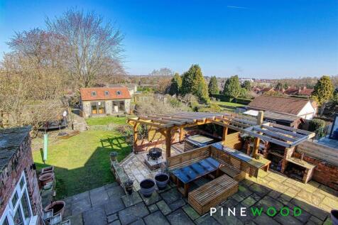 VIEWS OVER GARDEN