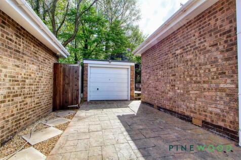 DRIVE / GARAGE