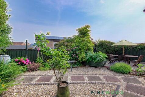 REAR  GARDEN