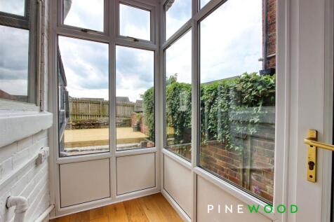 CONSERVATORY/GARDEN ROOM