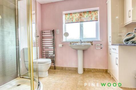 ENSUITE SHOWER ROOM