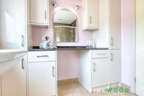 ENSUITE SHOWER ROOM