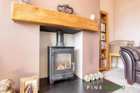 LOUNGE - FIREPLACE
