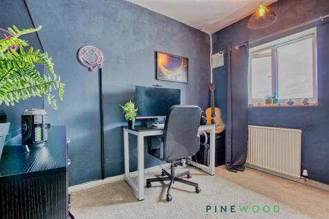bedroom three/office