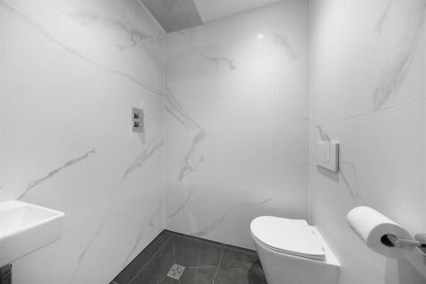 ENSUITE SHOWER ROOM